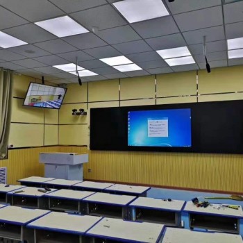 深途智慧纳米黑板连学校的录播教室也在用智慧教学少不了