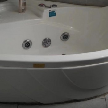上海浦东锦绣路浴缸漏水维修、阿波罗浴缸维修