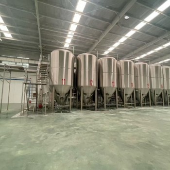 新疆啤酒厂啤酒设备10吨大型精酿啤酒设备发酵罐