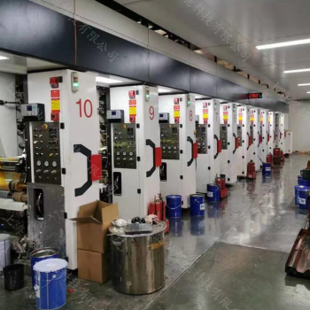 针对印刷设备电气与油墨火灾，选择并配置专用灭火器