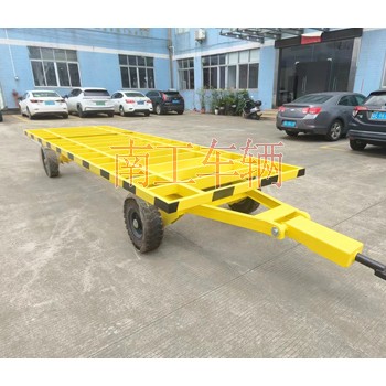 4吨骨架式平板拖车带螺纹支腿