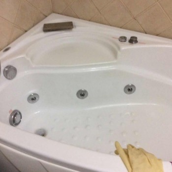 闵行七宝SSWW浪鲸浴缸维修6318上海5692