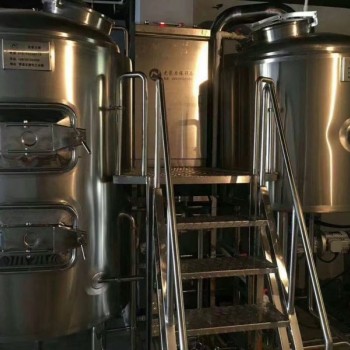 河北小型精酿酒馆啤酒设备1000升糖化设备厂家安装