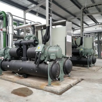 低温冷水机组在高温环境下的制冷挑战