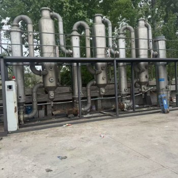 全钛材三效强制循环蒸发器一套，蒸发量2吨，泵控制柜齐全