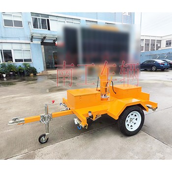 0.5吨轻型LED广告拖车 交通指示灯工具拖车 带太阳能板